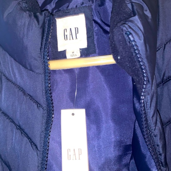 NEW Gap Vest -Medium - Picture 2 of 6